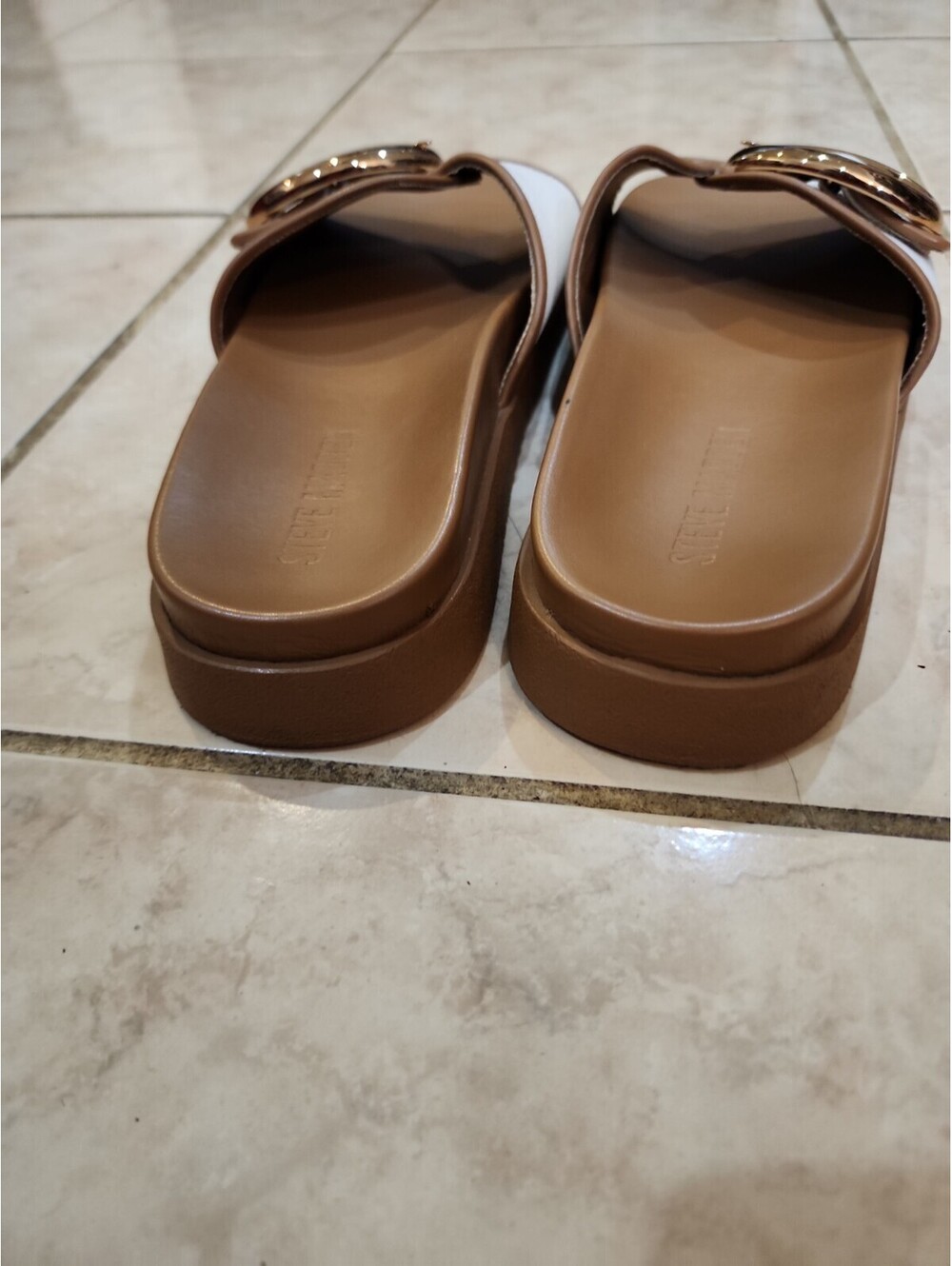 Steve Madden Women's Slip-On Sandals Gold Buckle Size 8 - Picture 4 of 11
